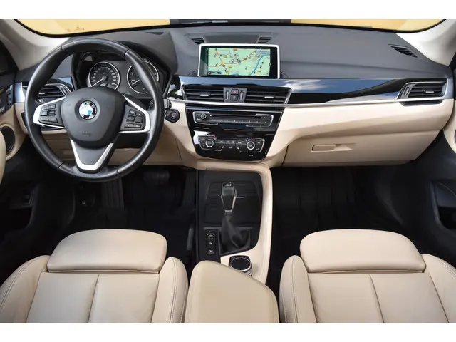 BMW X1 xDrive25i Centennial High Executive 2017 Benzine 3