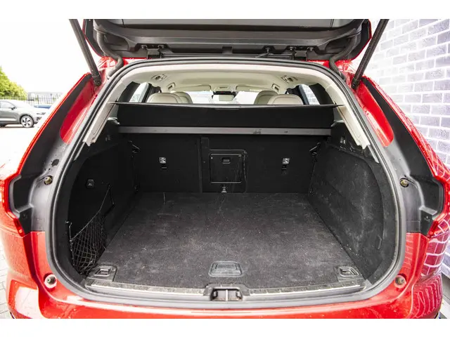 Volvo XC60 2.0 T5 Inscription 2018 Benzine 30