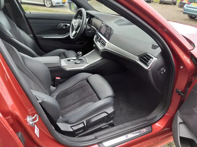 BMW 3 Serie 330i High Executive 2019 Benzine 20