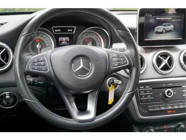 Mercedes-Benz GLA GLA 180 Ambition Night 2016 Benzine 26