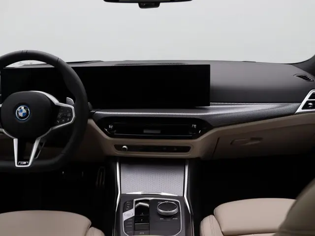 BMW 3 Serie Touring 330e 2025 Hybride Benzine 6