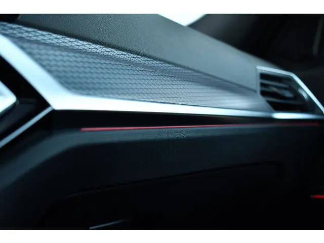 BMW 3 Serie Touring 330e M-Sport 2022 Hybride Benzine 37