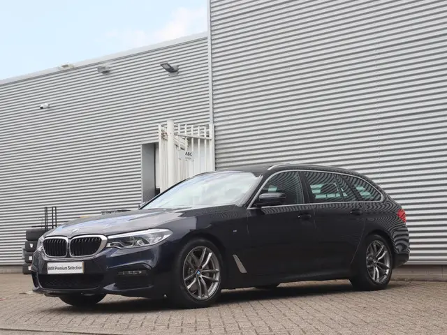 BMW 5 Serie Touring 520i 2019 Benzine 35