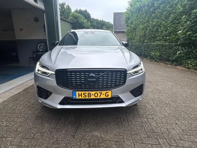 Volvo XC60 2.0 T4 Inscription R Design Pano 2019 Benzine 4