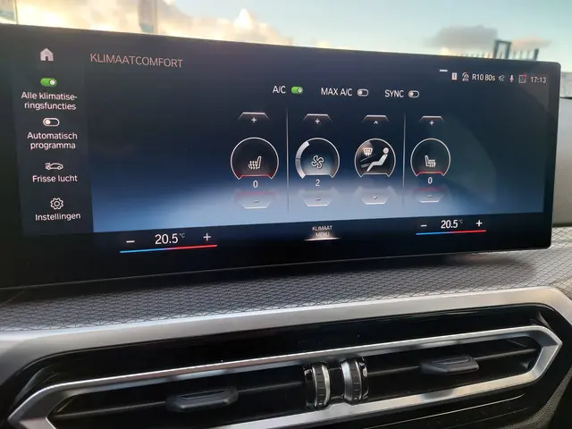 BMW 3 Serie Touring 320i 2023 Benzine 16