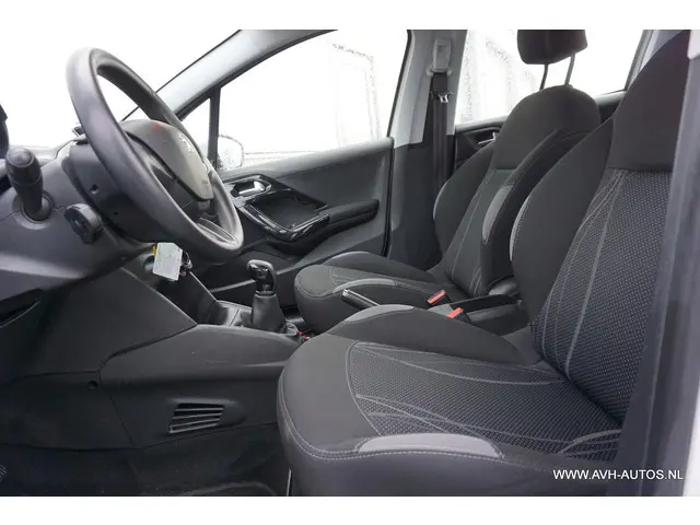 Peugeot 208 1.2 VTi Urban Soul 2013 Benzine 6