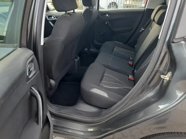 Peugeot 208 1.0 VTi Access 2013 Benzine 4