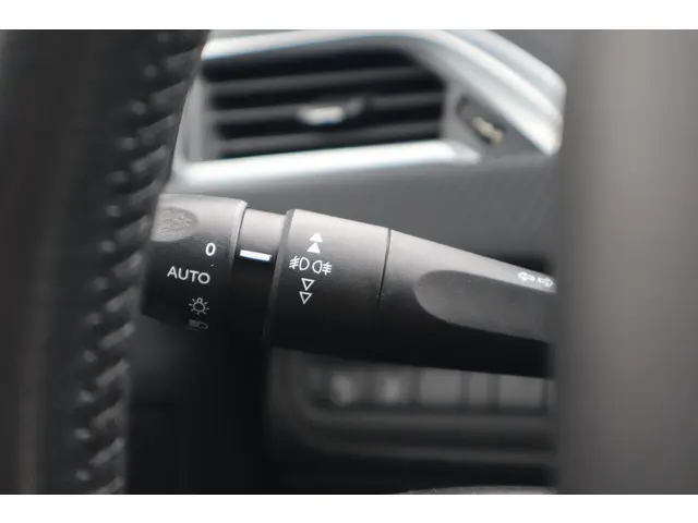 Peugeot 2008 1.2 VTi Allure 2013 Benzine 16