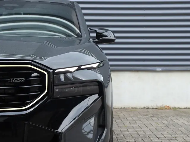 BMW XM 50e 2025 Hybride Benzine 42
