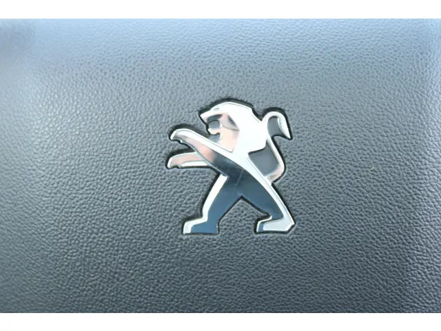 Peugeot 2008 1.2 PureTech GT-line 2017 Benzine 33