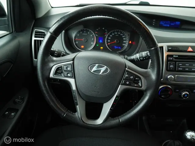 Hyundai i20 1.2 HP i-Motion Comfort 2015 Benzine 11
