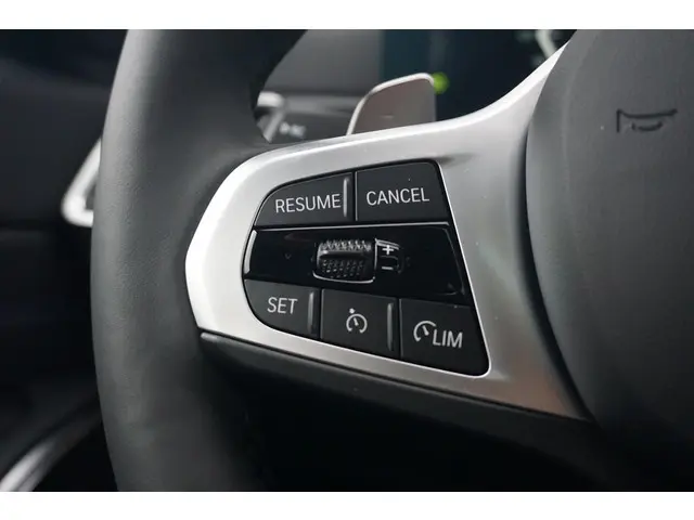 BMW 3 Serie Sedan 318i 2025 Benzine 11