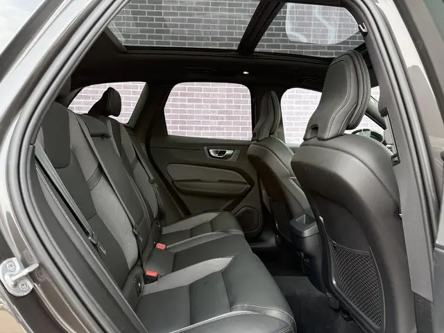 Volvo XC60 B4 D AWD Plus Dark 2023 Diesel 7