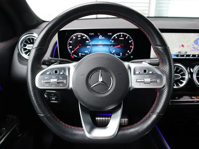 Mercedes-Benz GLB GLB 200 AMG line 2020 Benzine 13