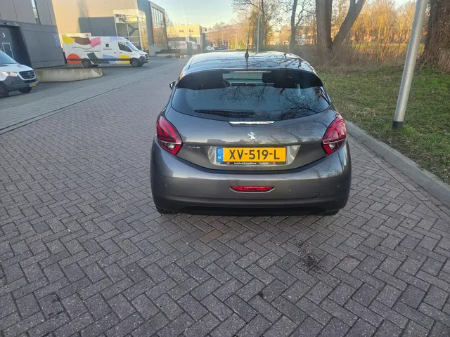 Peugeot 208 1.2 PureTech Signature Navi 2019 Benzine 6