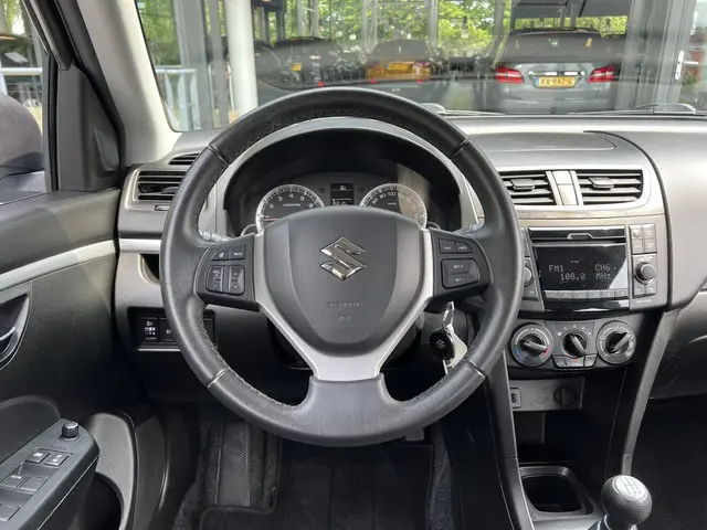 Suzuki Swift 1.2 Dynamic EASSS 2015 Benzine 27
