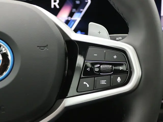 BMW 3 Serie Sedan 330e 2025 Hybride Benzine 24