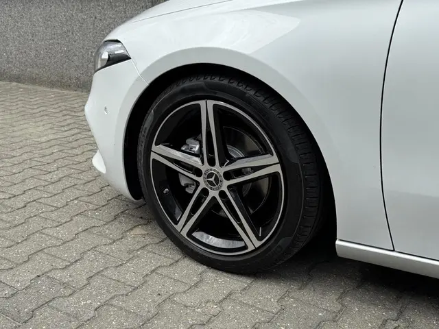 Mercedes-Benz A-Klasse 200 2018 Benzine 17