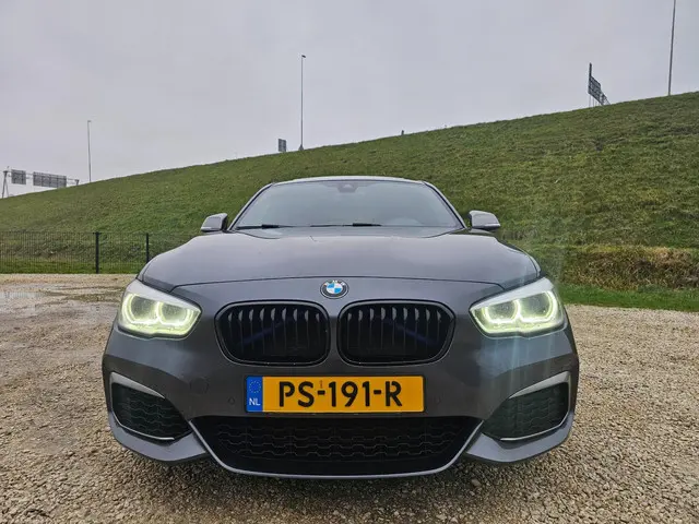 BMW 1 Serie M140i xDrive High Executive 2017 Benzine 2
