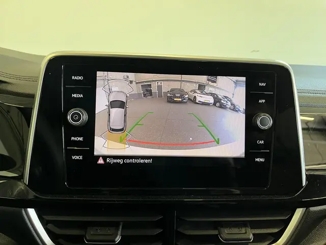 Volkswagen T-Roc 1.5 TSI 150pk DSG R-Line 2024 Benzine 23