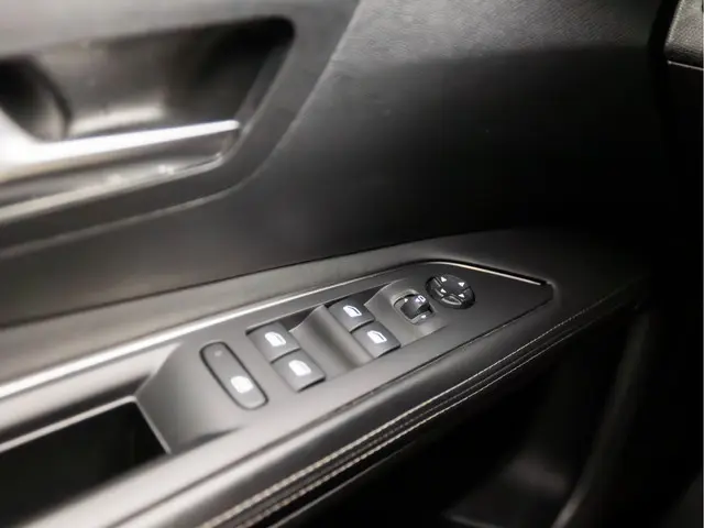 Peugeot 3008 1.2 PureTech GT Premium Sport 2020 Benzine 25