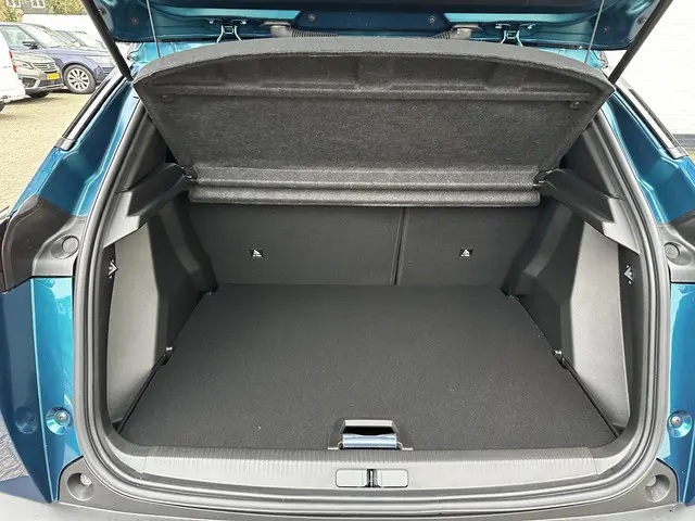 Peugeot 2008 1.2 Hybrid 145 PK GT 2025 Hybride Benzine 35