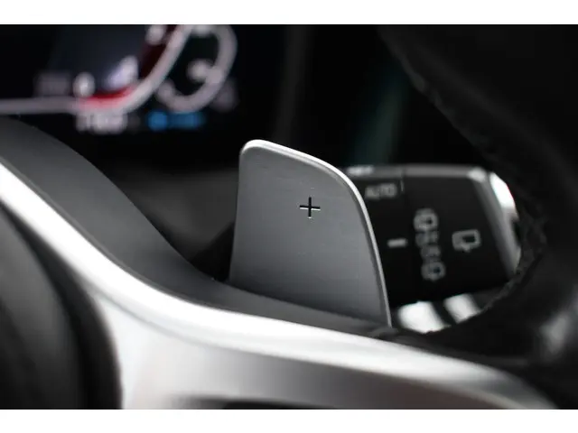BMW 3 Serie Touring 330e M-Sport 2020 Hybride Benzine 60