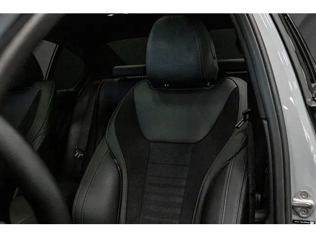 BMW 3 Serie 330e 2024 Hybride Benzine 11