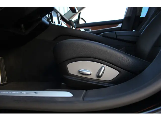 Porsche Panamera 4.8 S 2012 Benzine 38