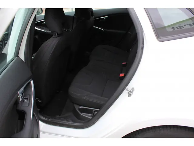 Volvo V40 1.6 T2 2014 Benzine 16