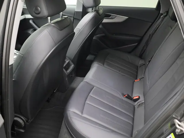 Audi A4 Avant 35 TFSI/150PK S Line 2021 Benzine 19
