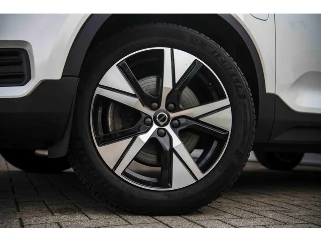 Volvo XC40 1.5 T5 Recharge R-Design 2022 Hybride Benzine 32