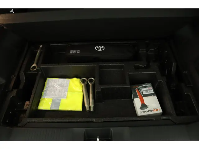 Toyota Urban Cruiser Executive 61 kWh 2026 Elektrisch 34