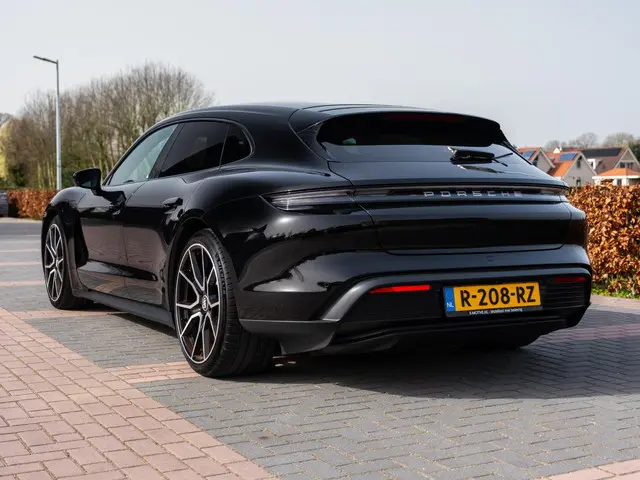 Porsche Taycan Sport Turismo 79 kWh 2022 Elektrisch 83