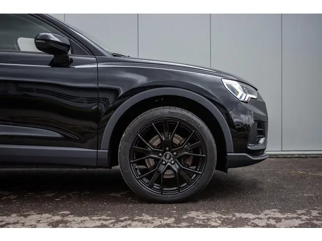 Audi Q3 45 TFSI e edition 2023 Hybride Benzine 7