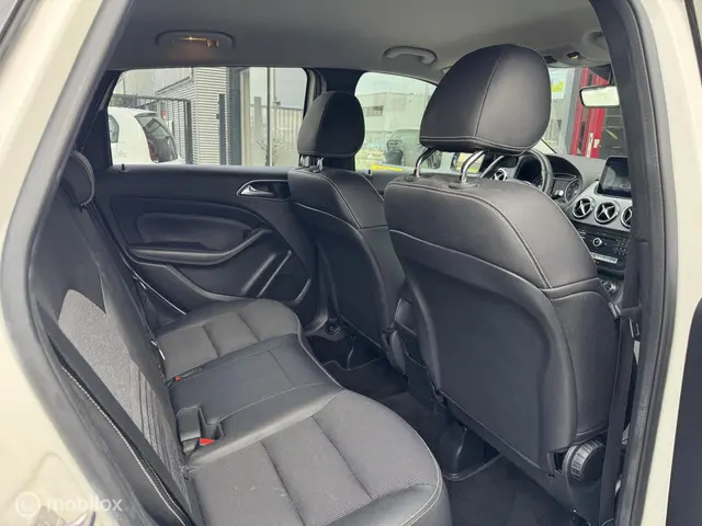 Mercedes-Benz B-Klasse 180 Ambition 2018 Benzine 23
