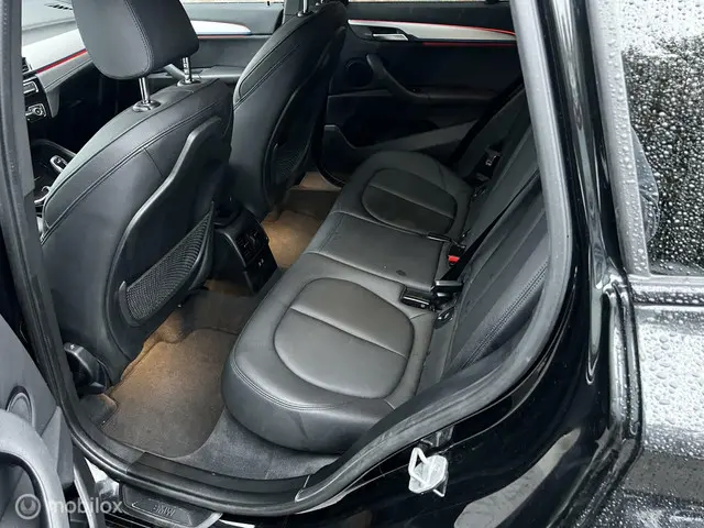 BMW X1 sDrive18i High Executive 2021 Benzine 12