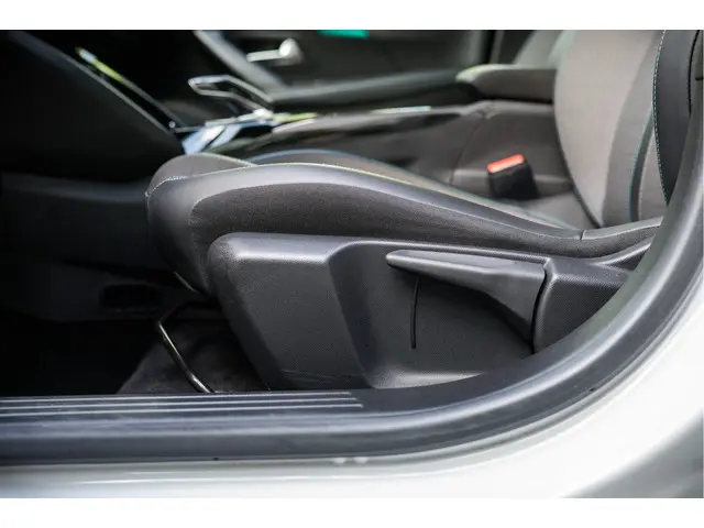 Peugeot e-2008 EV Allure Pack 50 kWh 2021 Elektrisch 28