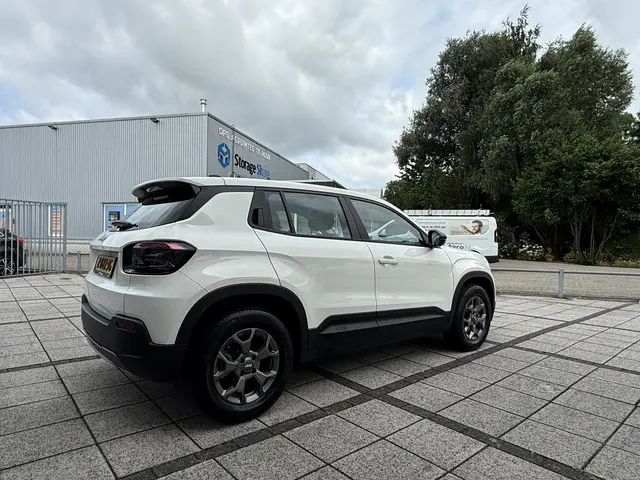 Jeep Avenger Longitude 54 kWh Aut. 2024 Elektrisch 6