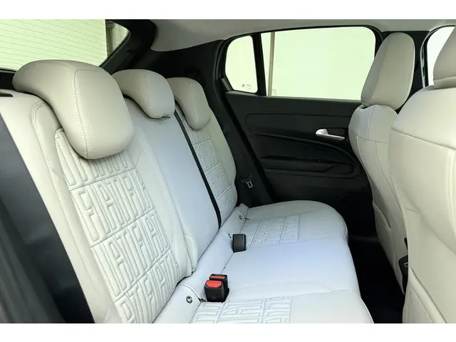 Fiat 600e La Prima 54 kWh 2025 Elektrisch 15