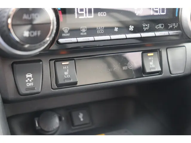 Toyota RAV4 2.5 Hybrid Bi-Tone, 2020 Hybride Benzine 7