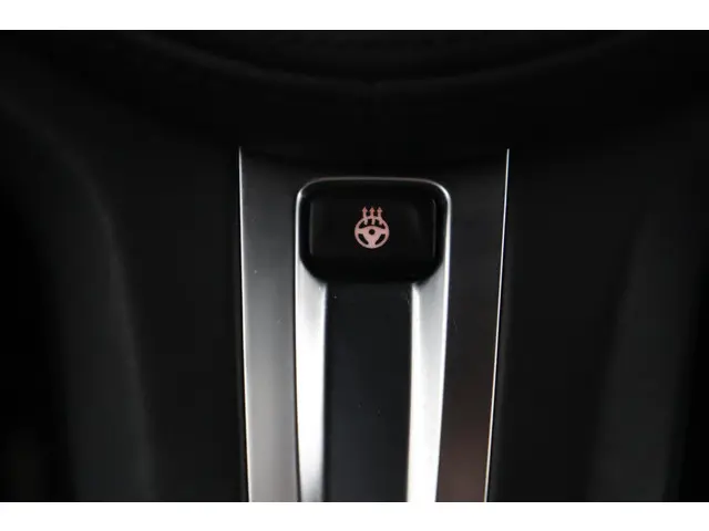 BMW 1 Serie 118i Executive Edition 2021 Benzine 38