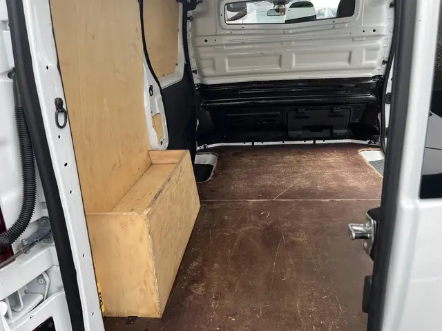 Nissan NV300 L1H1 Optima 2019 Diesel 27