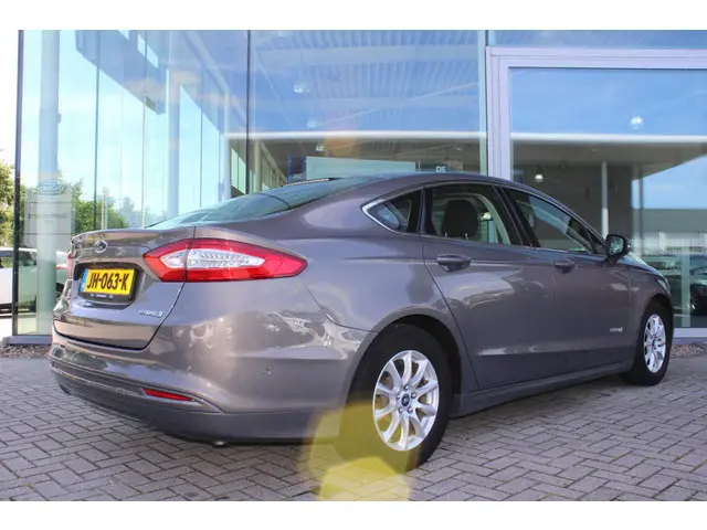 Ford Mondeo 2.0 IVCT HEV Titanium 2016 Hybride Benzine 4