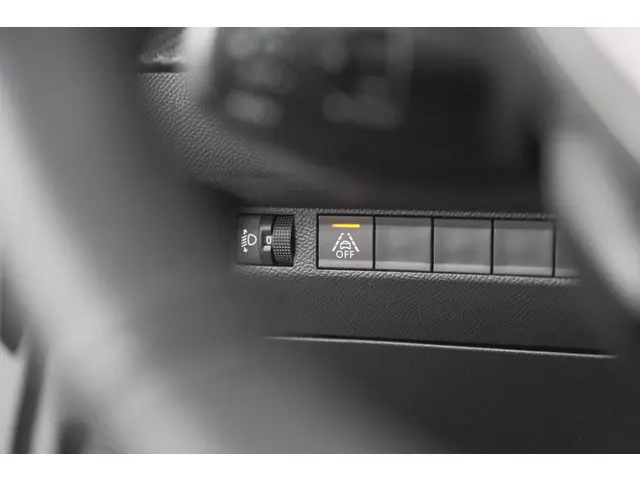 Peugeot 208 PureTech 100 Allure Pack 2023 Benzine 33