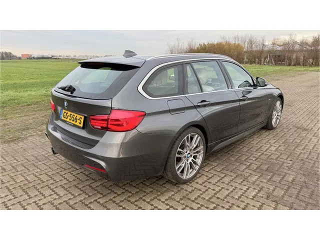 BMW 3 Serie Touring 330i xDrive M Sport 2015 Benzine 8