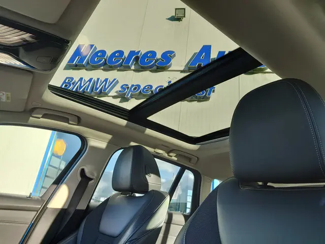 BMW 3 Serie Touring 330i High Executive 2019 Benzine 12