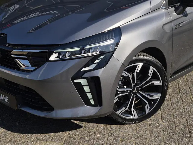 Mitsubishi Colt 1.6 HEV Instyle 2024 Hybride Benzine 32