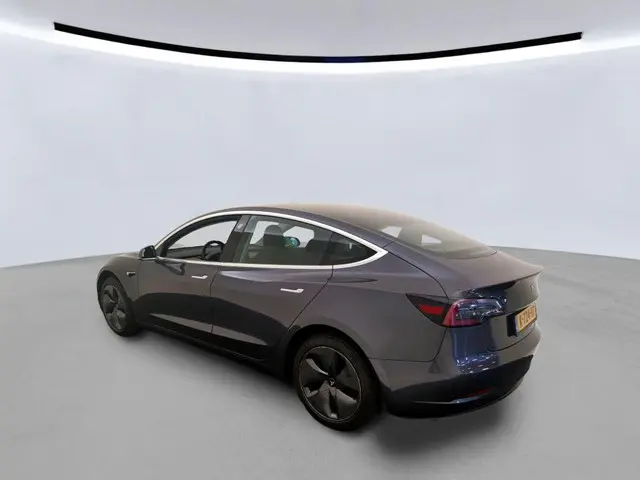 Tesla Model 3 2