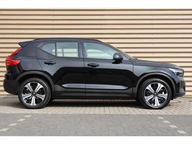 Volvo XC40 Recharge Core 70 kWh 2022 Elektrisch 30